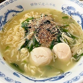 キャンプ飯！ニラえのき塩ラーメン